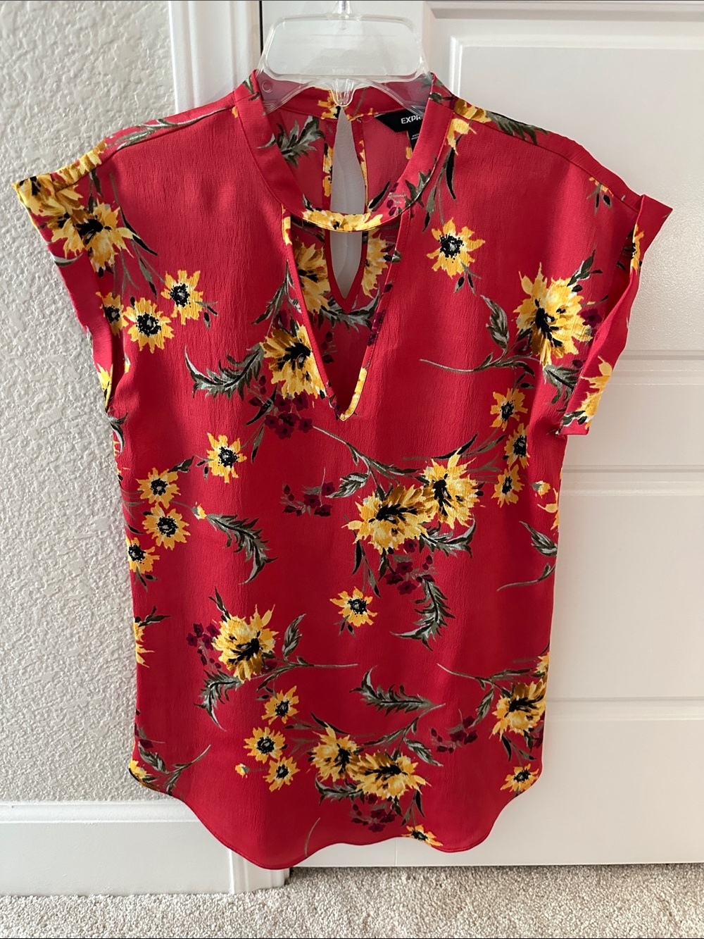 NWOT Express Red Floral Keyhole Cap-Sleeve Blouse